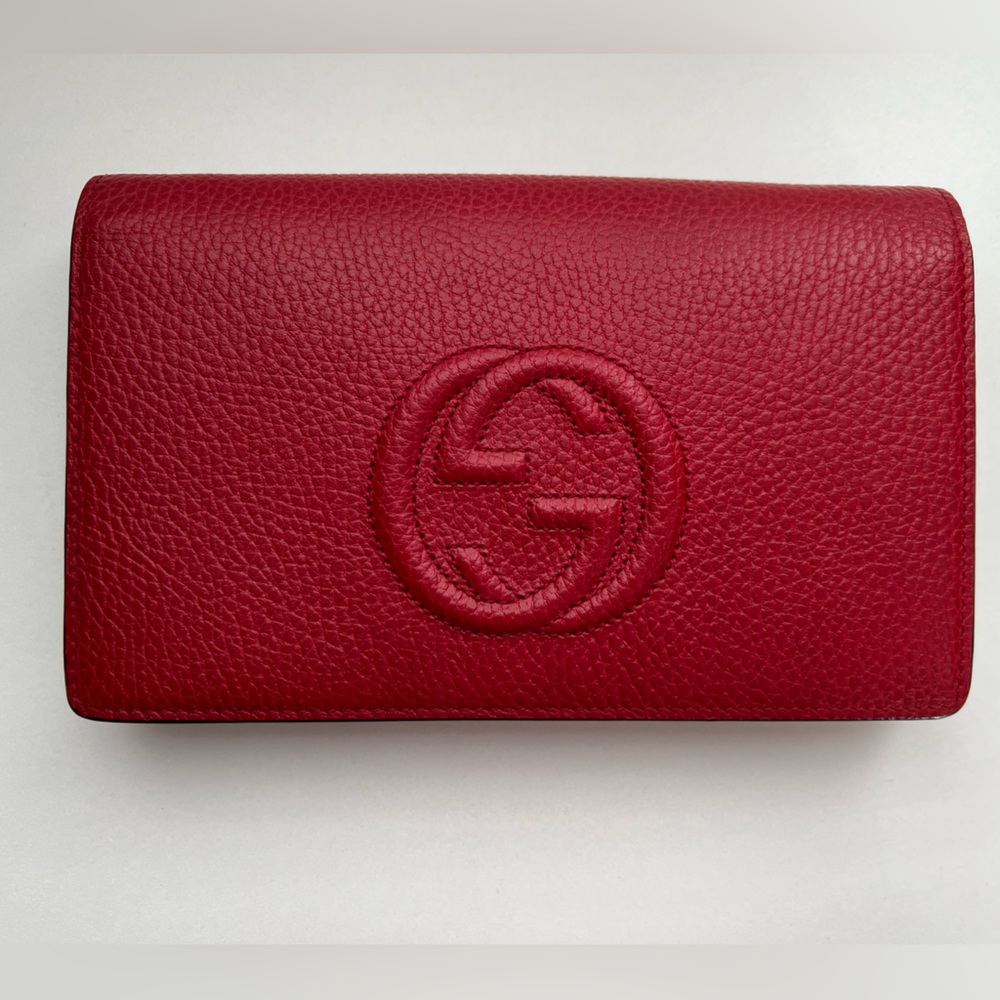 GUCCI TRI-COLOR PEBBLED CALFSKIN SOHO WALLET ON CHAIN